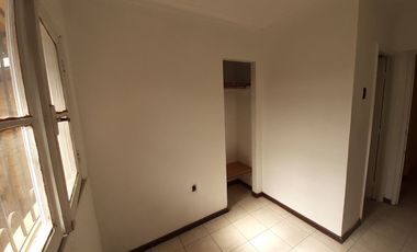 Gran Casa sólida, 4 dorm. 3 baños  cercana a Av. Grecia.