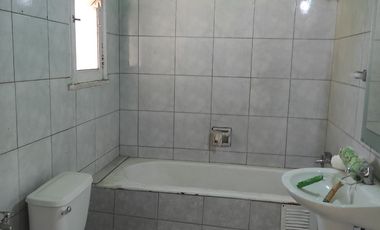 Gran Casa sólida, 4 dorm. 3 baños  cercana a Av. Grecia.