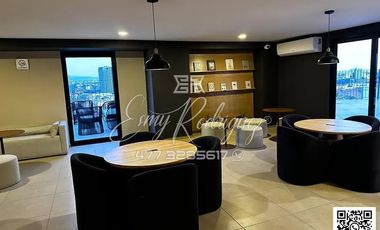 DEPARTAMENTO AMEBLADO EN RENTA, 2 REC, FRENTE A PLAZA MAYOR, ALBERCA, NUEVO, DE LUJO, AMENIDADES PREMIUM