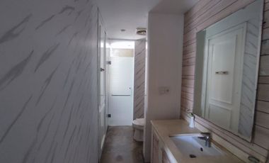 Dijual Hotel 3 Lantai lokasi pariwisata Jl. Petitenget, Kerobokan Kelod, Kec. Kuta Utara, Kab. Badung