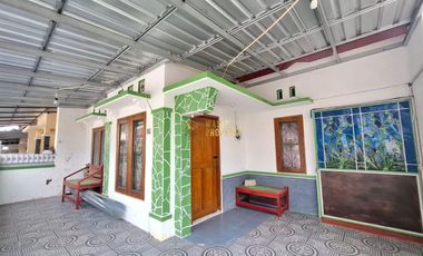 DIJUAL RUMAH SIAP HUNI 800 JUTAAN SHM DEKAT KE SMA DE BRITTO JOGJA DI CATURTUNGGAL DEPOK