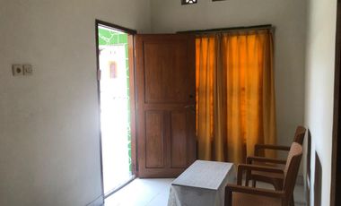 DIJUAL RUMAH SIAP HUNI 800 JUTAAN SHM DEKAT KE SMA DE BRITTO JOGJA DI CATURTUNGGAL DEPOK