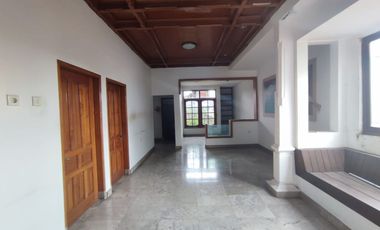 Dijual Rumah Lantai 2 okasi : Jl Suli , Desa Dangin Puri Kangin, Kecamatan Denpasar Utara, Kota Denpasar