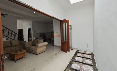 Dekat Pusat Kuliner Teluk Gong & Daan Mogot, Disewakan Rumah 2 Lantai Siap Huni Taman Permata Indah Jakarta Utara
