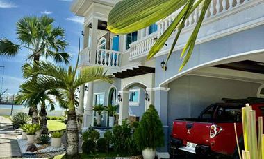 Beachfront House in a secured and peaceful subdivision