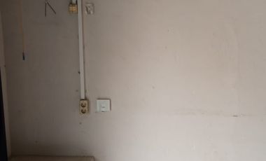 Ruko kecil pinggir jalan 2lt, di Jl Raya Bekasi, Cakung, Jakarta Timur