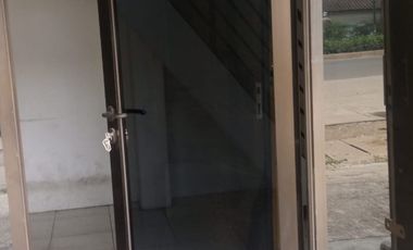 Ruko kecil pinggir jalan 2lt, di Jl Raya Bekasi, Cakung, Jakarta Timur
