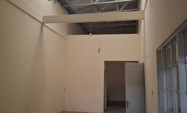 Disewakan gudang pinggir jalan boulevard di jalan cendrawasih