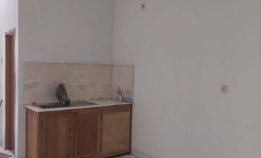 Ruko 2 Lantai Unfurnished Tepi Ringroad Utara Area Depok Sleman