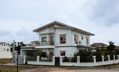 Sacrifial price from 16M to 12.8M 4 Bedroom Corner House & Lot in Bloomfields Heights by Robinson Home
