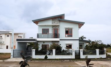 Sacrifial price from 16M to 12.8M 4 Bedroom Corner House & Lot in Bloomfields Heights by Robinson Home