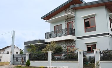 Sacrifial price from 16M to 12.8M 4 Bedroom Corner House & Lot in Bloomfields Heights by Robinson Home
