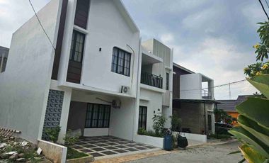 Dijual Rumah 2 Lantai Ready Stok Ke Grand Wisata 10 menit
