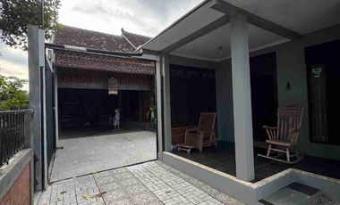 Rumah Cantik Classic Di Maguwoharjo