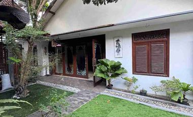 Rumah Cantik Classic Di Maguwoharjo