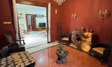 Rumah Cantik Classic Di Maguwoharjo