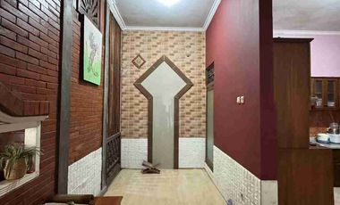 Rumah Cantik Classic Di Maguwoharjo