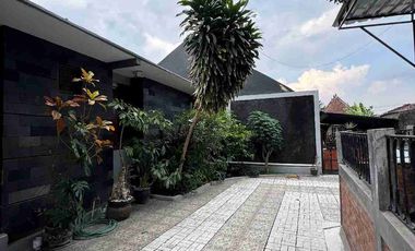 Rumah Cantik Classic Di Maguwoharjo