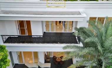Rumah Mewah Pondok Indah 2.5 Lantai . Dalam Komplek Elite . Pool & Spacious Garden