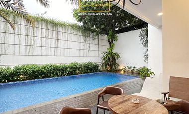 Rumah Mewah Pondok Indah 2.5 Lantai . Dalam Komplek Elite . Pool & Spacious Garden