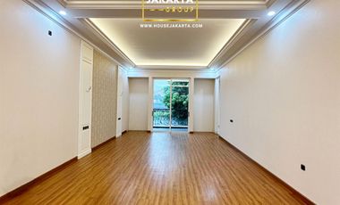 Rumah Mewah Pondok Indah 2.5 Lantai . Dalam Komplek Elite . Pool & Spacious Garden