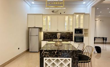 Rumah Mewah Pondok Indah 2.5 Lantai . Dalam Komplek Elite . Pool & Spacious Garden