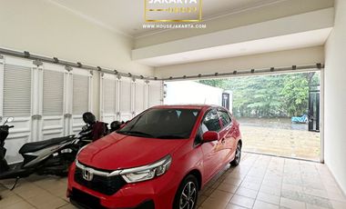 Rumah Mewah Pondok Indah 2.5 Lantai . Dalam Komplek Elite . Pool & Spacious Garden