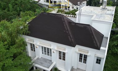 Rumah Mewah Pondok Indah 2.5 Lantai . Dalam Komplek Elite . Pool & Spacious Garden