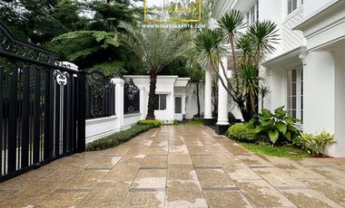 Rumah Mewah Pondok Indah 2.5 Lantai . Dalam Komplek Elite . Pool & Spacious Garden