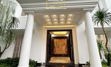 Rumah Mewah Pondok Indah 2.5 Lantai . Dalam Komplek Elite . Pool & Spacious Garden