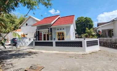 DIJUAL 1 UNIT RUMAH SIAP HUNI SHM 600 JUTAAN DI HARJOBINANGUN PAKEM JOGJA DEKAT KAMPUS UII