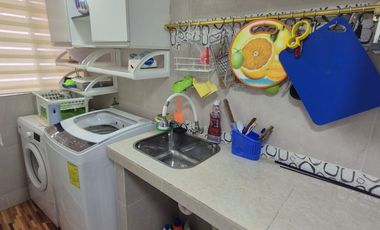 Suite Amoblada en Alquiler en Ballenita, Urbanización Cerrada, Parqueo, Áreas Sociales con Piscina, Seguridad.