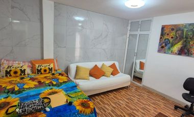 Suite Amoblada en Alquiler en Ballenita, Urbanización Cerrada, Parqueo, Áreas Sociales con Piscina, Seguridad.