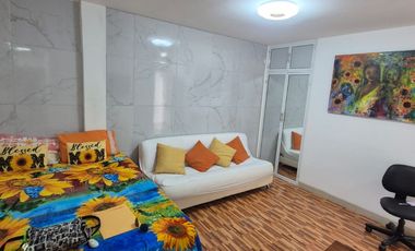 Suite Amoblada en Alquiler en Ballenita, Urbanización Cerrada, Parqueo, Áreas Sociales con Piscina, Seguridad.