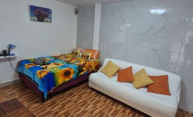 Suite Amoblada en Alquiler en Ballenita, Urbanización Cerrada, Parqueo, Áreas Sociales con Piscina, Seguridad.