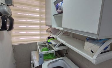 Suite Amoblada en Alquiler en Ballenita, Urbanización Cerrada, Parqueo, Áreas Sociales con Piscina, Seguridad.