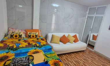 Suite Amoblada en Alquiler en Ballenita, Urbanización Cerrada, Parqueo, Áreas Sociales con Piscina, Seguridad.