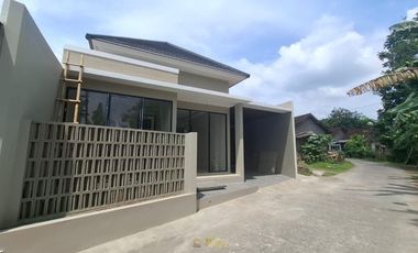 DIJUAL RUMAH MODERN 700 JUTAAN DEKAT BANDARA ADI SUCIPTO SHM DI PURWOMARTANI KALASAN SLEMAN
