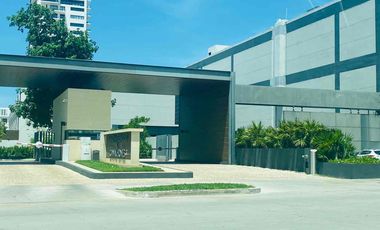 Departamento en puerto Cancún junto a la plaza venta o renta