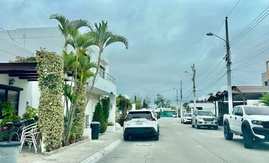 SALINAS CONJUNTO PRIVADO: CASA 4/5 CON PISCINA