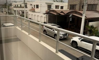 SALINAS CONJUNTO PRIVADO: CASA 4/5 CON PISCINA