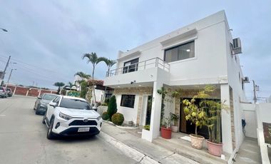 SALINAS CONJUNTO PRIVADO: CASA 4/5 CON PISCINA