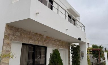 SALINAS CONJUNTO PRIVADO: CASA 4/5 CON PISCINA