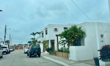 SALINAS CONJUNTO PRIVADO: CASA 4/5 CON PISCINA