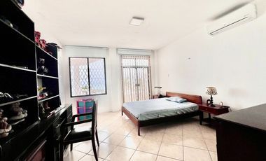 MILINA FRENTE AL MAR: CASA EN VENTA 5/5 CON PISCINA