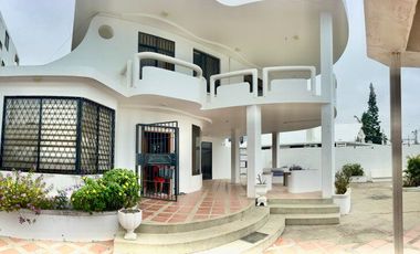 MILINA FRENTE AL MAR: CASA EN VENTA 5/5 CON PISCINA