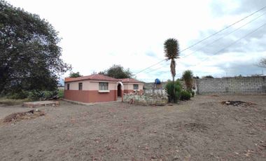 Terreno plano e independiente EN VENTA con Casa 1 planta. Tiobamba-Latacunga.
