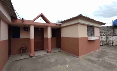 Terreno plano e independiente EN VENTA con Casa 1 planta. Tiobamba-Latacunga.