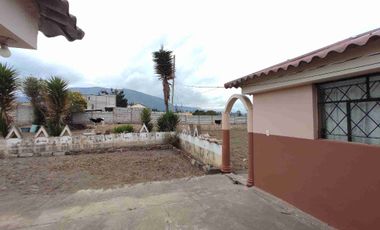 Terreno plano e independiente EN VENTA con Casa 1 planta. Tiobamba-Latacunga.