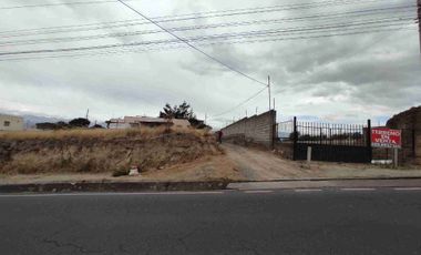 Terreno plano e independiente EN VENTA con Casa 1 planta. Tiobamba-Latacunga.